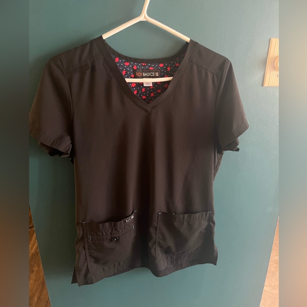 Koi basics scrub top size small black